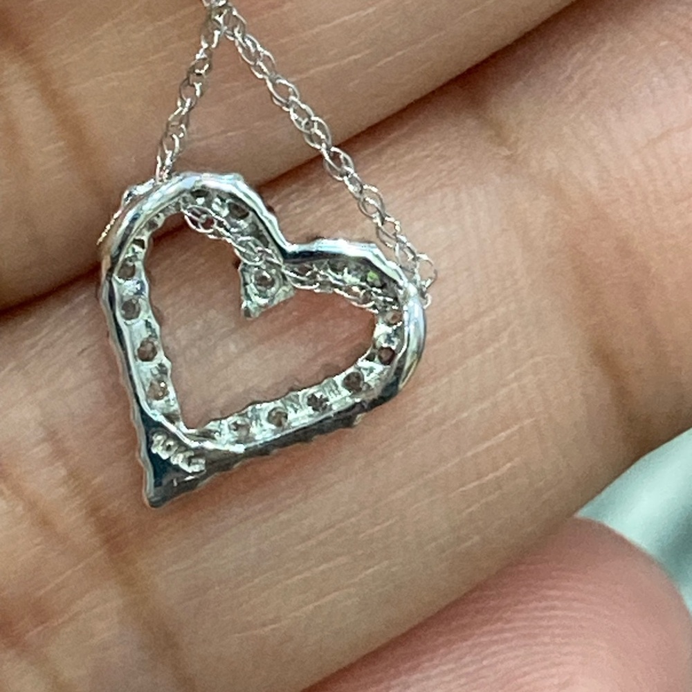 10k white gold diamond Heart Pendant Necklace - Picture 5 of 6